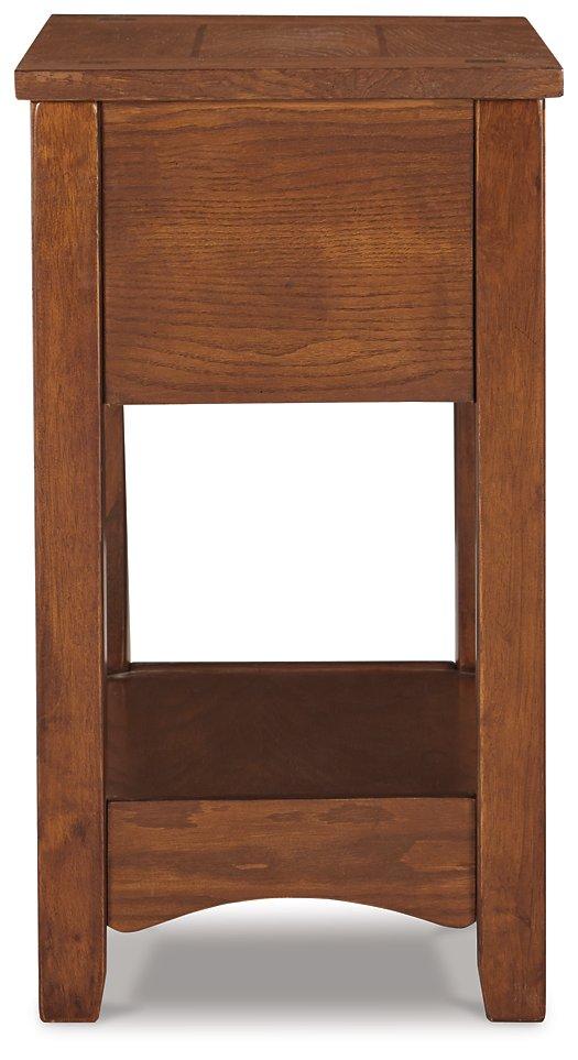 Mesa auxiliar Breegin junto al sillón